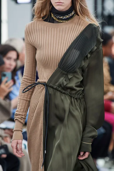 Look 19